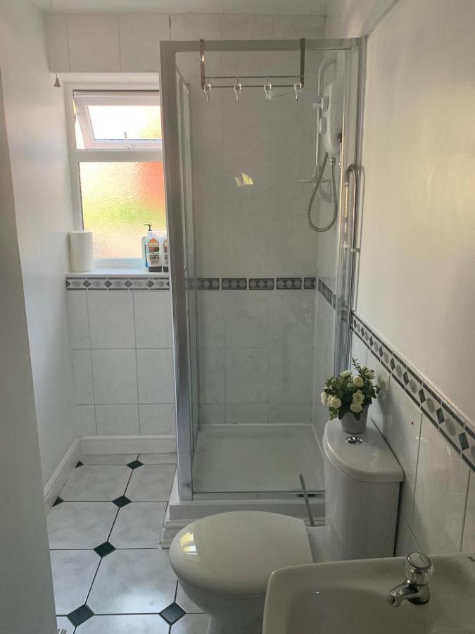 Farah’s guest suite Solihull Bagian luar foto